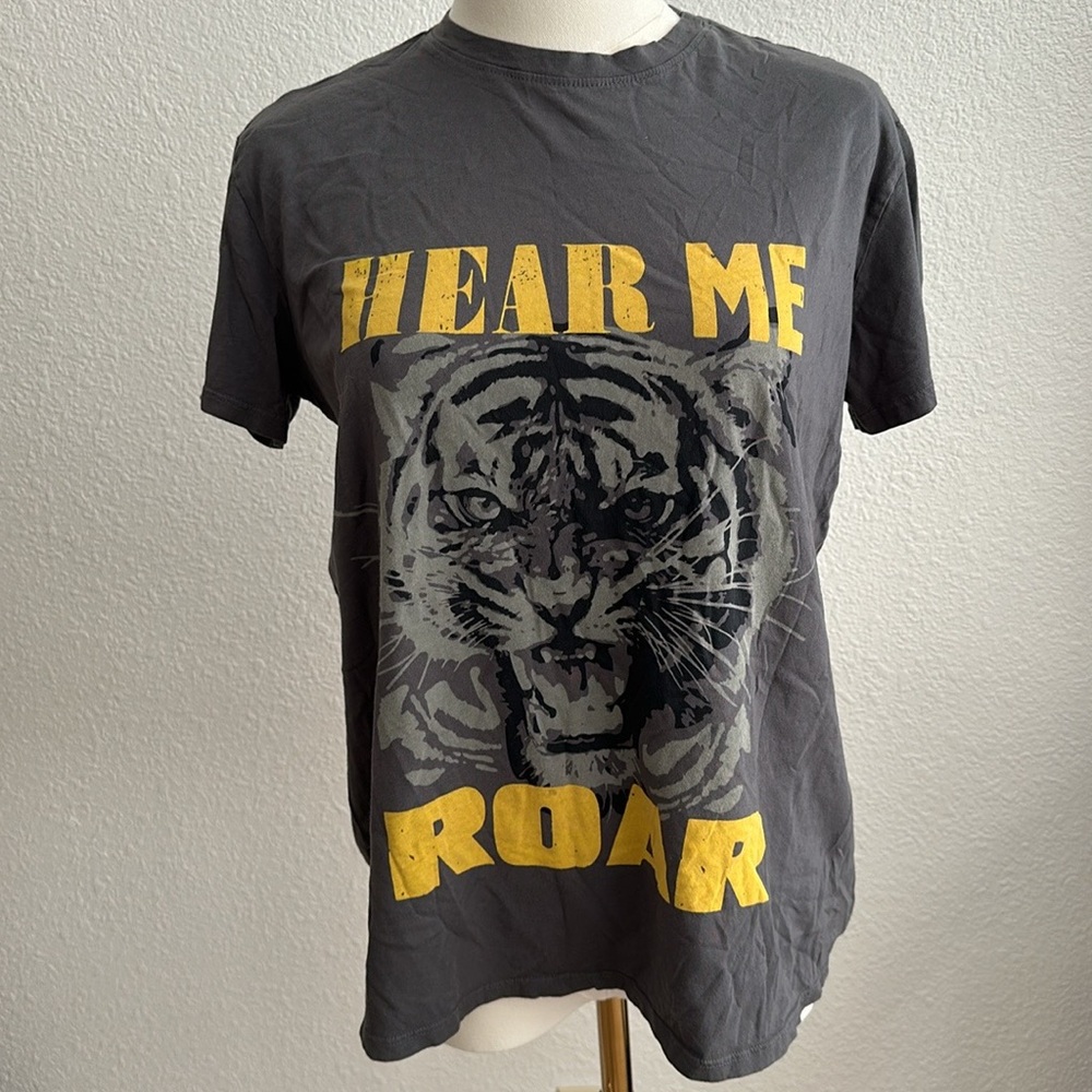 Hear Me Roar T-shirt - Picture 2 of 8